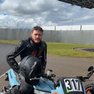 Motorrad-Training kurven.schule — Teilnehmer beim Schräglagentraining