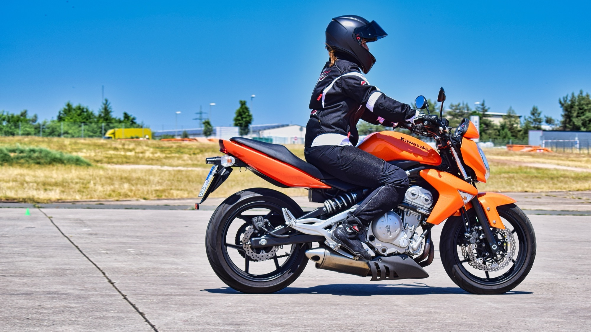ks fahrerin So fühlt sich Schräglage an.